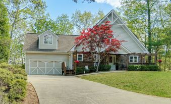 Luxe Helen Gem W/Hot Tub + Pool Access