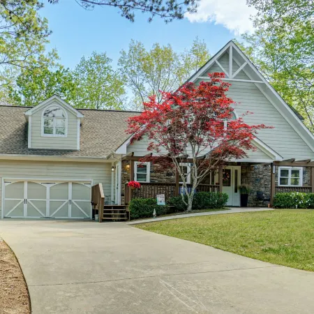 Luxe Helen Gem W/Hot Tub + Pool Access