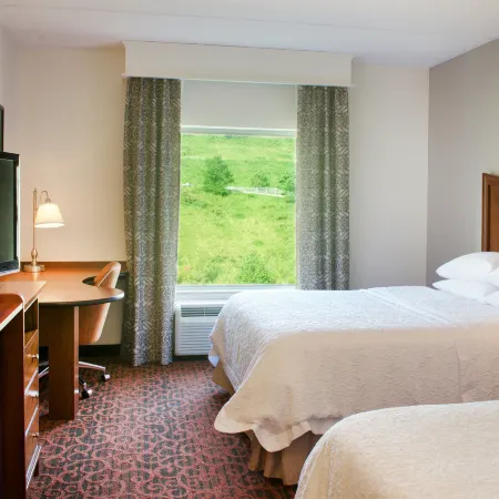 Hampton Inn & Suites Pittsburgh-Meadow Lands