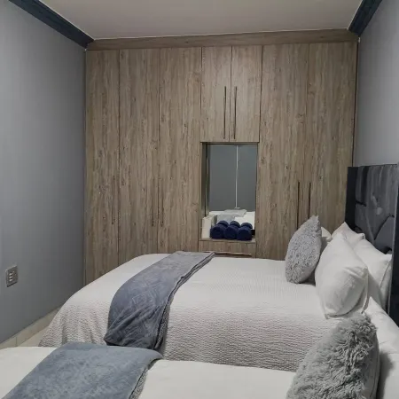 Crompton Guesthouse 786