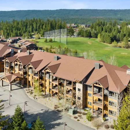 Top Floor Views w Hot Tub Golf Course