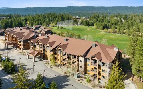 Top Floor Views w Hot Tub Golf Course - 4-Star