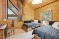 Log Cabin With Shou Sugi Ban Fireplace - Vh401 4 Bedroom Home - Homestays