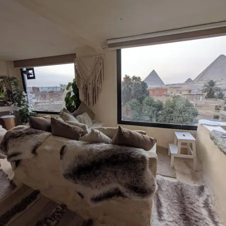 3 Pyramids View Inn
