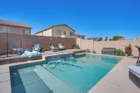 Modern Family Oasis Pool Game Room - WiFi