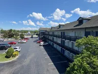 Baymont by Wyndham Sevierville Pigeon Forge - Parking