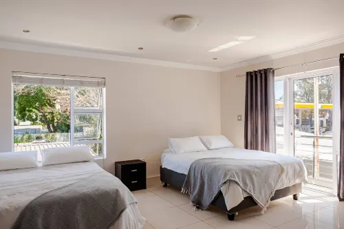 Elegant 4-Bedroom House Rental in Cape Town - Homestays