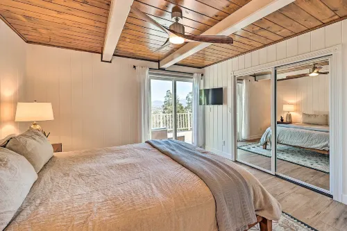'Ridgeline Retreat' w/ Mountain Lake Views! - parking
