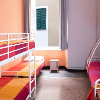 Manena Hostel Genova ガリバルディ通り周辺のホテル