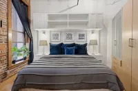 Bright and Spacious Condo Only Steps to Broadway + FREE Parking - Bungalows