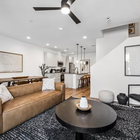 Desert Escape Townhome - Pool & Gym