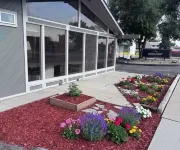 Longmont Lodge and RV Park - Motels