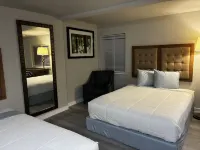 Longmont Lodge and RV Park - Motels