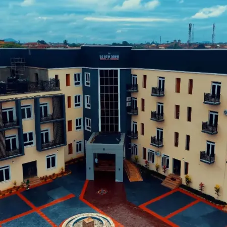 DE NEW DAWN HOTEL & LOUNGE Hotele w: Ife