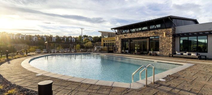 Brand New 2BR - 2 King Beds Pool Gym Hotels in Reno