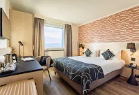 Everness Hotel & Resort - Pools