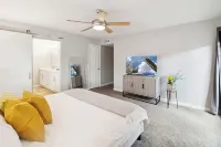 Spacious Scottsdale Retreat With Pool - Homestays
