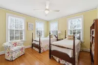 Classic 5BR Davidson Retreat Walk Downtown Pet-friendly -  Privatzimmer