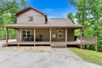 Valley Retreat Sleeps 10 Hot Tub Fire Pit - 3-Star