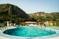 Harness Zipline And Adventure Resort - piscine