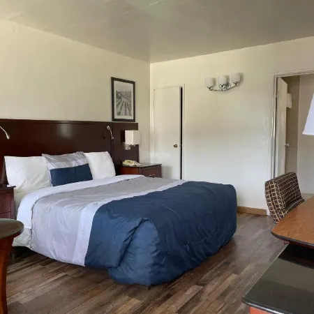 Travelers Beach Inn
