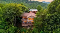 Dancing Bear by Avantstay Cozy Cabin + Jacuzzi + Decks Arcade + Mountain Views Near Park - Wifi