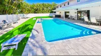 Twin Tides Large Home Heated Pool Spa Putting Green Golf Cart Tiki Bar Ping Pong Sleeps 14 - Private Pool