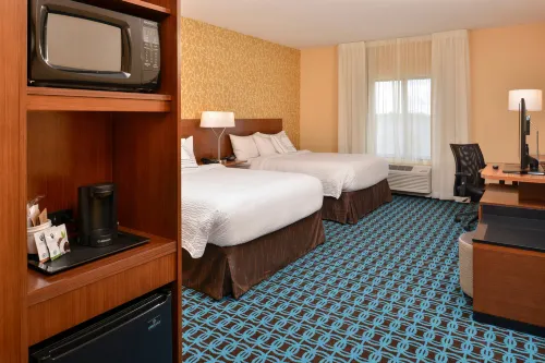 Fairfield Inn & Suites Warrensburg - parking