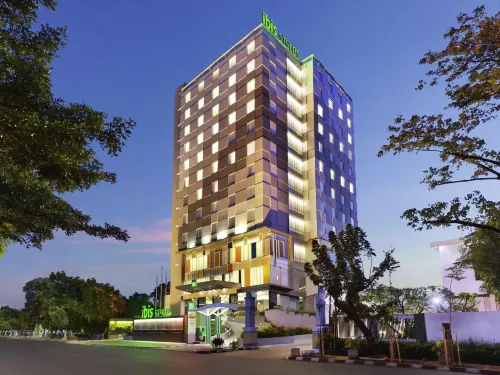 Ibis Styles Makassar Sam Ratulangi - ที่มีสระว่ายน้ำ