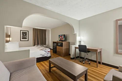 Red Roof Inn & Suites Newnan - parking