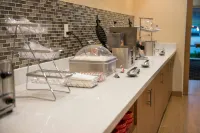 TownePlace Suites Battle Creek - breakfast