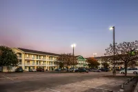 HomeTowne Studios Austin - Motels