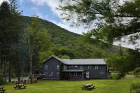 Catskill Seasons Inn - parking