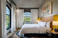 The Loom Hotel, Tapestry Collection by Hilton - parking