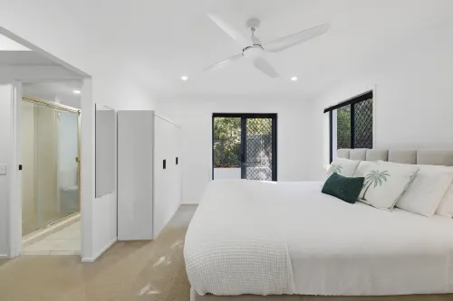 Poolside 2-bed Apartment Near Coolangatta - 3-Star