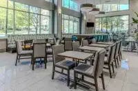 Hampton Inn & Suites by Hilton Arlington Crystal City DCA - Bãi đậu xe