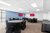 HomeTowne Studios & Conference Center Cortland - 2 stjerner