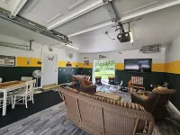 Packer Themed, Renovated 3 Bedroom, 2 1/2 Bath Home- Lambeau Field 16 Min Walk. - 4성급
