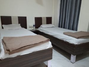 Hotel Sarvoday A/C Dormitory