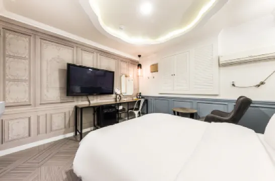 Hwagok Dean Hotels near Deungchon Station