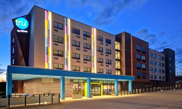 Tru by Hilton Manchester Downtown