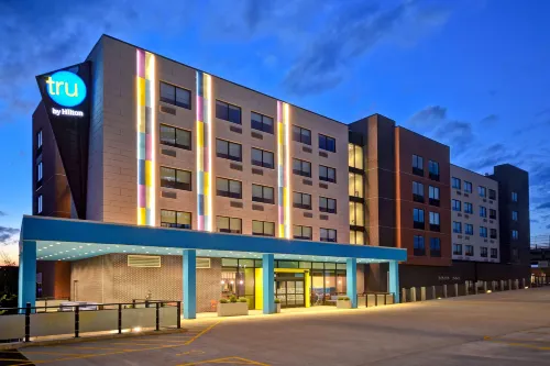 Tru by Hilton Manchester Downtown - parkir