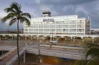 San Juan Airport Hotel Hotel in zona Amato beach chairs