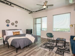 Frontdesk Vantage Apts Edge District St Pete