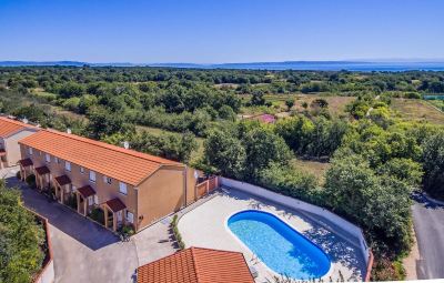 Outdoor Swimming Pool Nice Home in Liznjan with Wifi and 2 Bedrooms Photo