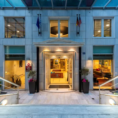 Best Western Plus Embassy Hotel Отели рядом с достопримечательностью «Станция метро Panormou»