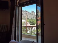 Spartacus House - parking
