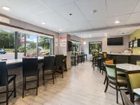 Clarion Pointe Jamestown - Falconer Hotels in Chautauqua County