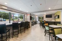 Clarion Pointe Jamestown - Falconer Hotels in Celoron