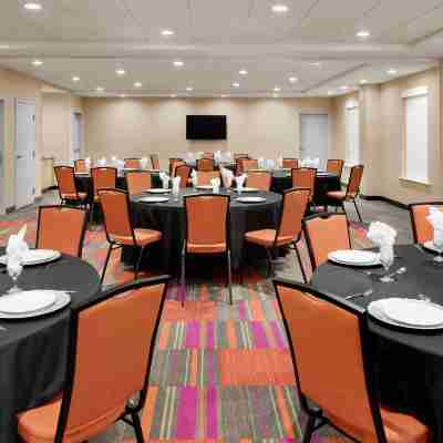 Home2 Suites by Hilton Woodbridge Potomac Mills Dining/Meeting Rooms